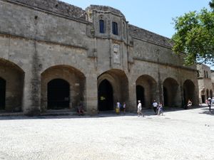 로도스 고고학 박물관 입구