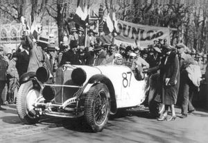 1931년 밀레 밀리아. 운전대를 잡고 있는 사람이 카라치올라.