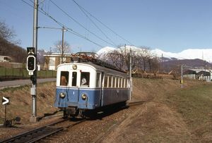 파란색과 흰색 1량 전기차