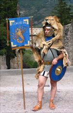 벡실라리우스를 재현한 배우