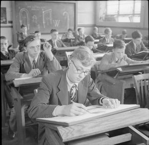 1944년 토트넘 폴리테크닉에서 제도를 배우는 학생들