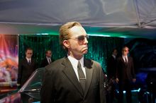 스미스와 다른 요원들의 마네킹