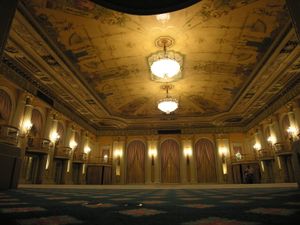 비디오의 촬영은 로스앤젤레스의 밀레니엄 빌트모어 호텔의 크리스탈 볼룸에서 이루어졌다.