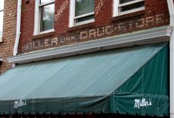 샬러츠빌의 다운타운 몰에 있는 밀러스 바