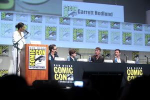 2015년 샌디에이고 코믹콘에서 영화 《팬》을 홍보하는 출연진과 제작진