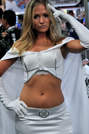 엠마 프로스트 코스튬 플레이어