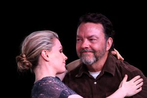 2012년 7월 트루 블러드의 스타 안나 팩윈과 함께 있는 볼