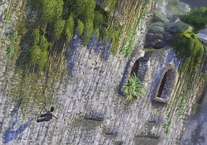 요새 바깥 벽을 기어오르는 네이선 드레이크