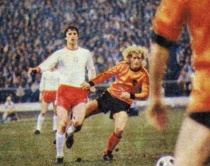 1979년, 네덜란드와의 경기에 출전한 폴란드 국가대표팀의 주무다(왼쪽)