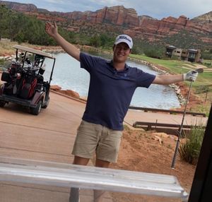 아마추어 골퍼의 생애 첫 홀인원 축하