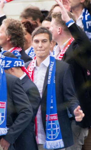 세인스버리가 PEC 즈볼레에서 2013-14 KNVB 컵 우승을 차지한 후