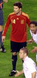 2009년, 잉글랜드를 상대하는 알론소