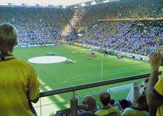 입장하는 양팀 선수들