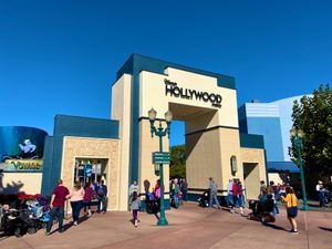 애니메이션 코트야드 입구