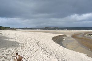 모러 근처 카무스다라크, 말레이그, 하이랜드, 페르네스 해변으로 등장