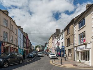 주인공의 고향으로 설정된 엔니스코르티