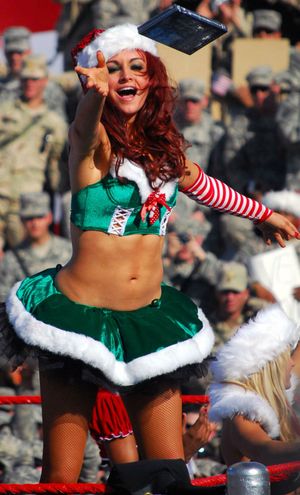 트리뷰트 투 더 트룹스 행사에서 마리아