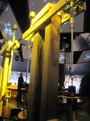 앨범과 함께하는 투어를 위해 "특별한" 악기가 제작되었다. Björk가 앨범을 위해 구상한 "중력 하프"는 "Solstice" 전체에 걸쳐 주로 사용된다.