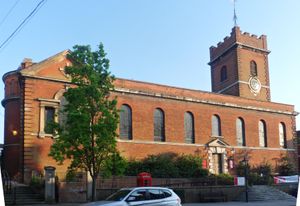 성 삼위일체 교회, 하이 스트리트