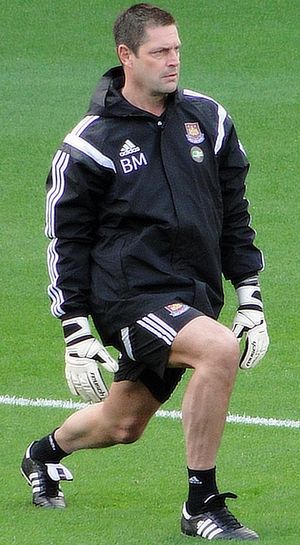 바비 밈스는 1992–93 시즌에 19개의 무실점 경기를 기록하여 프리미어 리그 첫 시즌에서 모든 골키퍼 중 가장 많은 기록을 세웠다.