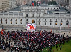 2010년 FIFA 월드컵 온두라스전에서 보세주르가 넣은 골을 기뻐하는 칠레 팬들
