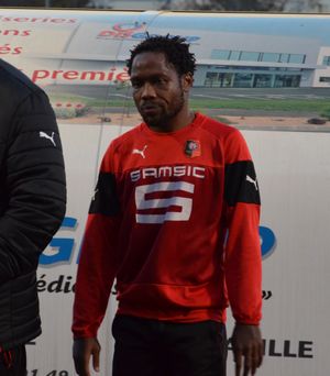 2014년 경기 전 몸을 푸는 마쿤