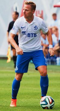 주자크가 스파르타크 모스크바를 상대로 디나모에서 뛰고 있다.