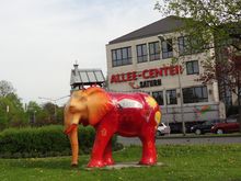 쇼핑몰 "알레-센터" 앞의 코끼리 조형물