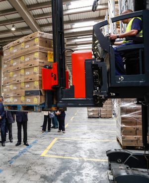 타란콘의 기록 관리 아웃소싱 회사에서 일하는 모습