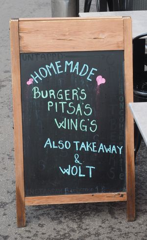 세 개의 불필요한 아포스트로피가 있는 광고