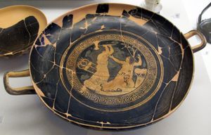 아폴론 제단 앞에서 카산드라를 습격하는 클리타임네스트라. 기원전 425년-400년경