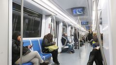 B선 열차 내부 (2017년 2월)