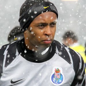 헬통, 라피드 빈과의 2010-11 유로파 리그 경기에서