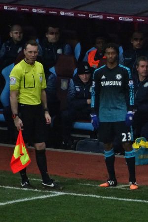 2015년 2월 7일 빌라 파크에서 첼시 데뷔를 기다리는 콰드라도