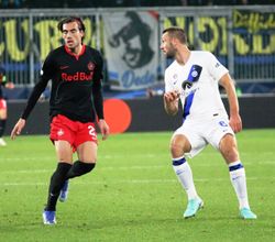 레드 불 잘츠부르크와의 인터 밀란 경기 중인 데 프레이(오른쪽)