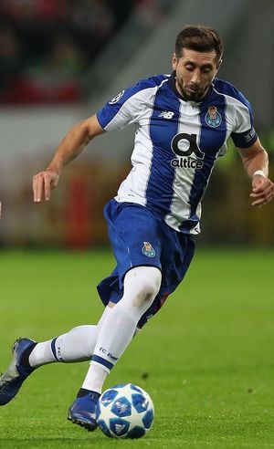 2018년 챔피언스 리그 경기 중 로코모티프 모스크바를 상대로 포르투에서 뛰고 있는 에레라.