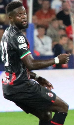 2022년 AC 밀란에서 뛰고 있는 오리기