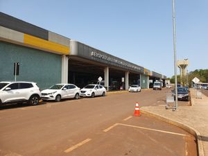 포스두이구아수 국제공항, 터미널 랜드 사이드