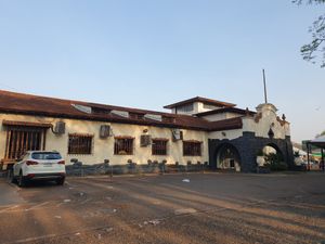 이과수 국립공원 공항의 폐쇄된 터미널. 현재는 GRESFI 클럽의 일부인 보호 건물