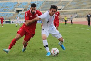 2019년 레바논의 주장을 맡아 대한민국과 경기를 치르는 마투크(왼쪽)