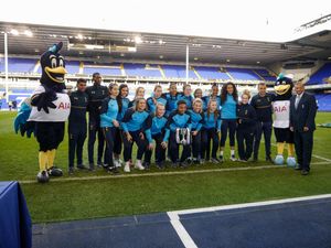 2016–17 리저브 팀, FA WPL 리저브 사우스 디비전 리그 트로피와 함께