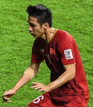 2019년 AFC 아시안컵에서 베트남 대표로 뛰는 도훙중