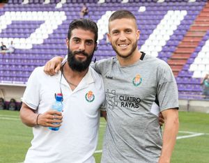 케코 (오른쪽)와 다니엘레 베르데가 2018년 바야돌리드에서 경기하는 모습