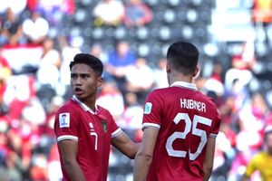 허브너 (오른쪽)는 2023년 AFC 아시안컵에서 호주 축구 국가대표팀과의 경기에서 인도네시아 축구 국가대표팀을 위해 뛰고 있다.