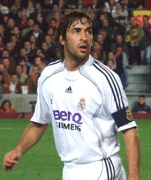 최다 출장 기록을 가진 전 레알 마드리드 선수이자 전 최다 출장 선수인 라울은 라 파브리카 출신이다.