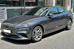 더 뉴 G70 정측면