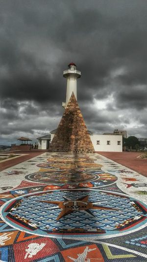 2014년 9월에 촬영된 돈킨 보호구역. 기념비의 오래된 부분과 새로운 부분을 모두 묘사한다.