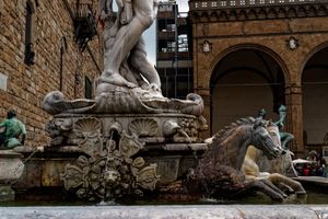 황도대 기호가 새겨진 넵투누스 전차 바퀴