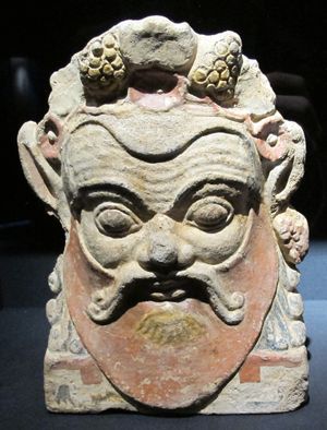 실레노스의 머리가 달린 테라코타 안테픽스 (기원전 500–490년경 추정, 라누비움의 디오클레티아누스 욕장에서 출토)