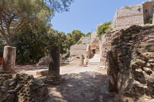 황제 티베리우스가 기원후 27년에 완공한 빌라 요비스 유적